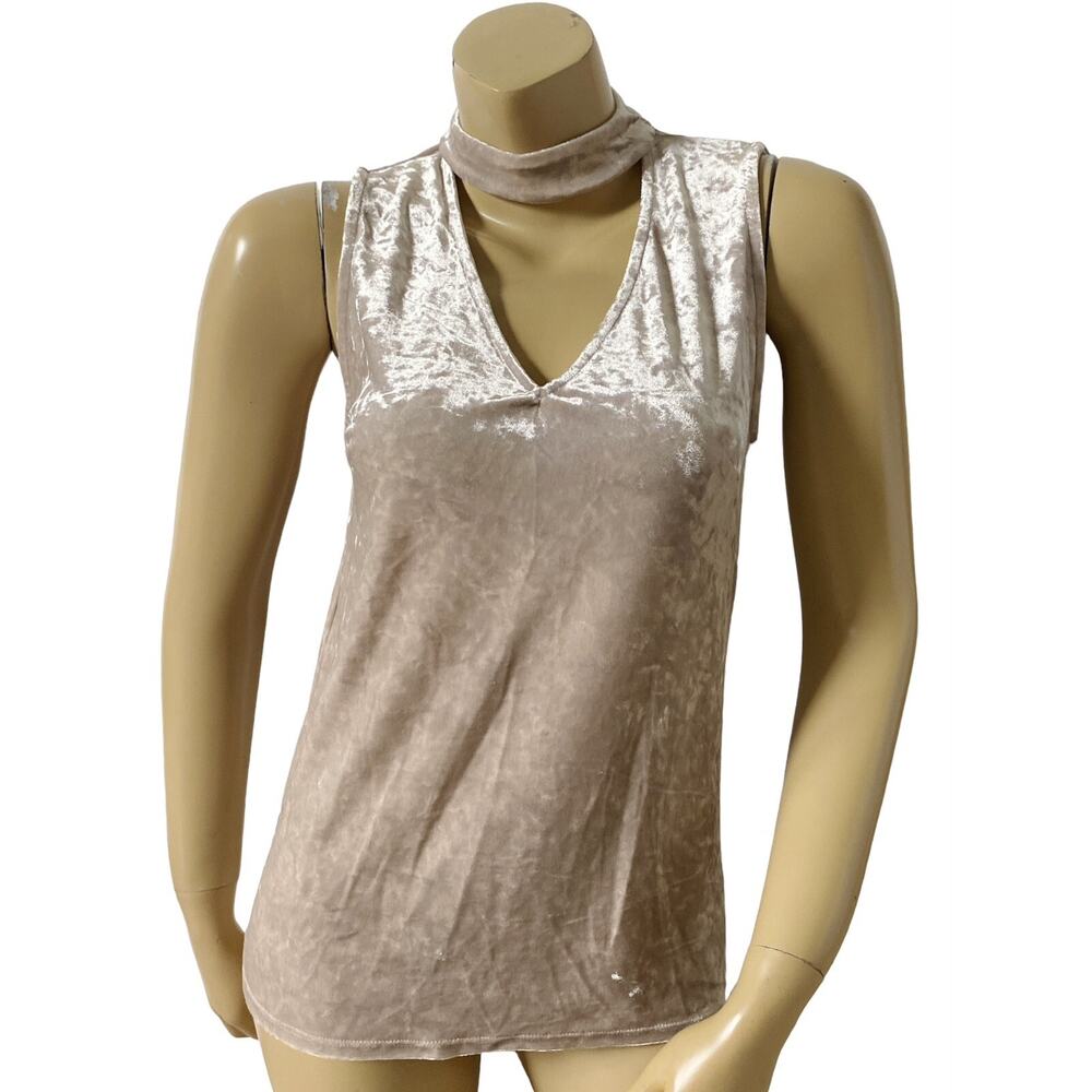 URBAN GIRL Womens Size Small Sleeveless Beige Cut Out Keyhole Neck Velvet Shirt